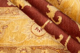 Corner detail of New Isfahan rug showing border pattern and Wool pile