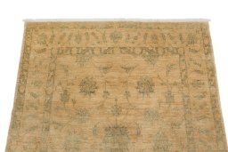 Surface texture of New Isfahan rug with natural Wool and intricate pattern