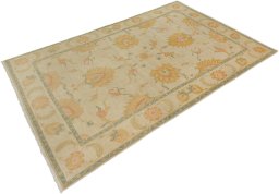 Corner detail of New Isfahan rug showing border pattern and Wool pile