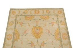 Surface texture of New Isfahan rug with natural Wool and intricate pattern