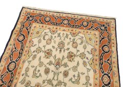 Surface texture of New Isfahan rug with natural Wool and intricate pattern