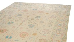 Surface texture of New Isfahan rug with natural Wool and intricate pattern