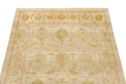Surface texture of New Isfahan rug with natural Wool and intricate pattern