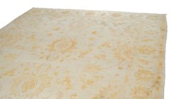 Surface texture of New Isfahan rug with natural Wool and intricate pattern