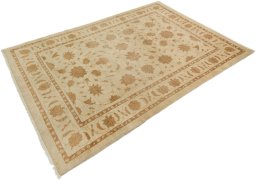 Corner detail of New Isfahan rug showing border pattern and Wool pile