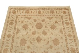 Surface texture of New Isfahan rug with natural Wool and intricate pattern