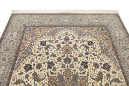 Surface texture of New Isfahan rug with natural Wool and intricate pattern