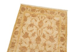 Surface texture of New Isfahan rug with natural Wool and intricate pattern