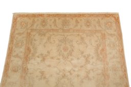 Surface texture of New Isfahan rug with natural Wool and intricate pattern