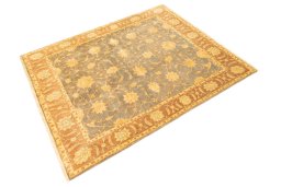 Corner detail of New Isfahan rug showing border pattern and Wool pile