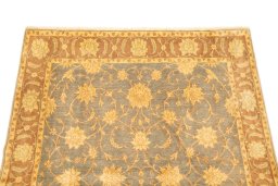 Surface texture of New Isfahan rug with natural Wool and intricate pattern