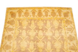 Surface texture of New Isfahan rug with natural Wool and intricate pattern