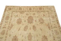 Surface texture of New Isfahan rug with natural Wool and intricate pattern