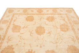 Surface texture of New Isfahan rug with natural Wool and intricate pattern
