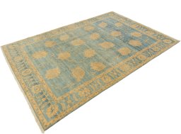 Close-up detail of New Isfahan rug from Iran / Persia showing Wool weave