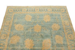 Surface texture of New Isfahan rug with natural Wool and intricate pattern