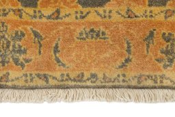 Corner detail of New Isfahan rug showing border pattern and Wool pile