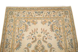 Surface texture of 1950s Kashan rug with natural Wool and intricate pattern