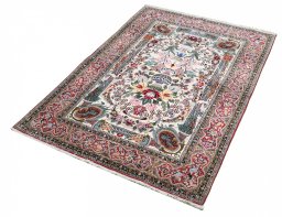 Close-up detail of New Isfahan rug from Iran / Persia showing Cork weave