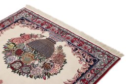 Surface texture of New Isfahan rug with natural Wool and intricate pattern
