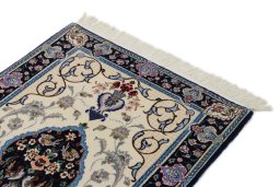 Surface texture of New Isfahan rug with natural Wool and intricate pattern