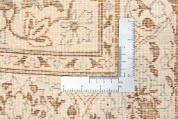 Corner detail of 1950s Kashan rug showing border pattern and Wool pile