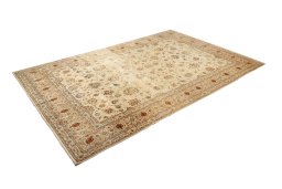 Corner detail of 1950s Kashan rug showing border pattern and Wool pile
