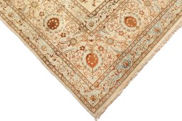 Close-up detail of 1950s Kashan rug from Iran / Persia showing Wool weave