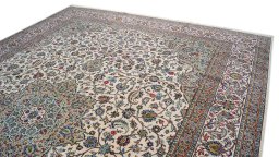 Surface texture of 1980s Kashan rug with natural Wool and intricate pattern