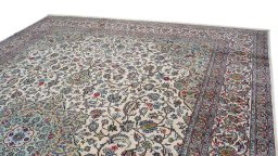 Surface texture of 1980s Kashan rug with natural Wool and intricate pattern