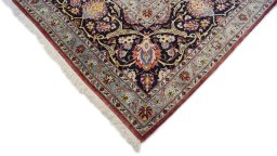 Corner detail of 1980s Kashan rug showing border pattern and Wool pile