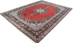 Corner detail of 1980s Kashan rug showing border pattern and Wool pile