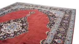 Surface texture of 1980s Kashan rug with natural Wool and intricate pattern