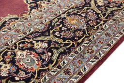 Close-up detail of 1980s Kashan rug from Iran / Persia showing Wool weave