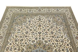 Surface texture of 1990s Kashan rug with natural Wool and intricate pattern