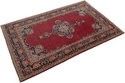 Corner detail of 1940s Kashan rug showing border pattern and Wool pile
