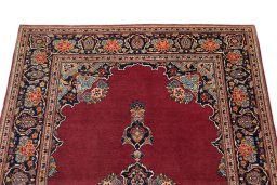 Surface texture of 1940s Kashan rug with natural Wool and intricate pattern