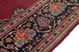 Close-up detail of 1940s Kashan rug from Iran / Persia showing Wool weave