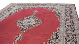 Surface texture of 1990s Kashan rug with natural Wool and intricate pattern