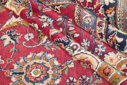 Close-up detail of 1950s Kashan rug from Iran / Persia showing Wool weave