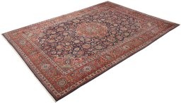 Corner detail of 1930s Kashan rug showing border pattern and Wool pile
