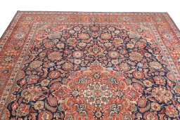 Surface texture of 1930s Kashan rug with natural Wool and intricate pattern