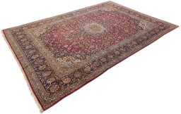 Corner detail of 1950s Kashan rug showing border pattern and Wool pile