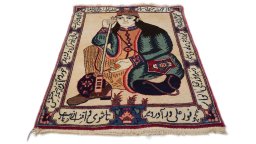 Surface texture of 1920s Kashan rug with natural Wool and intricate pattern