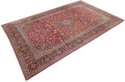 Corner detail of 1950s Kashan rug showing border pattern and Wool pile