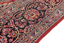 Close-up detail of 1950s Kashan rug from Iran / Persia showing Wool weave