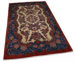 Corner detail of 1950s Kashan rug showing border pattern and Wool pile
