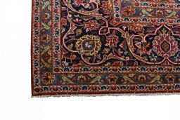 Surface texture of 2000s Kashan rug with natural Wool and intricate pattern