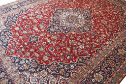 Close-up detail of 2000s Kashan rug from Iran / Persia showing Wool weave