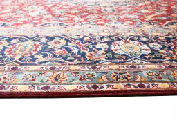 Surface texture of 2000s Kashan rug with natural Wool and intricate pattern